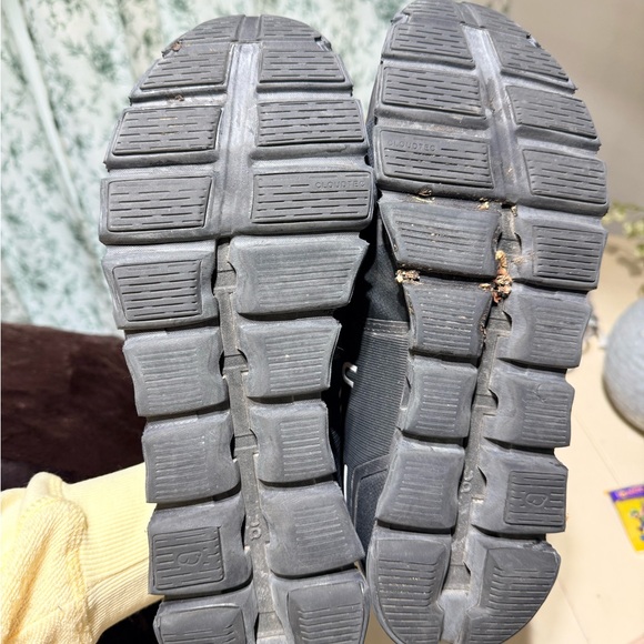 On Men's Black Sneakers - Picture 4 of 7